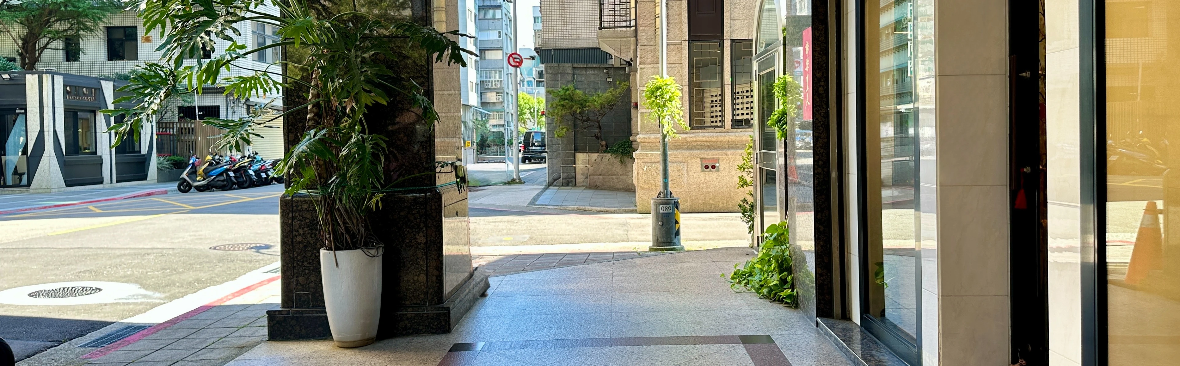  出租-信義路二段三角窗黃金店面 - 物件實景