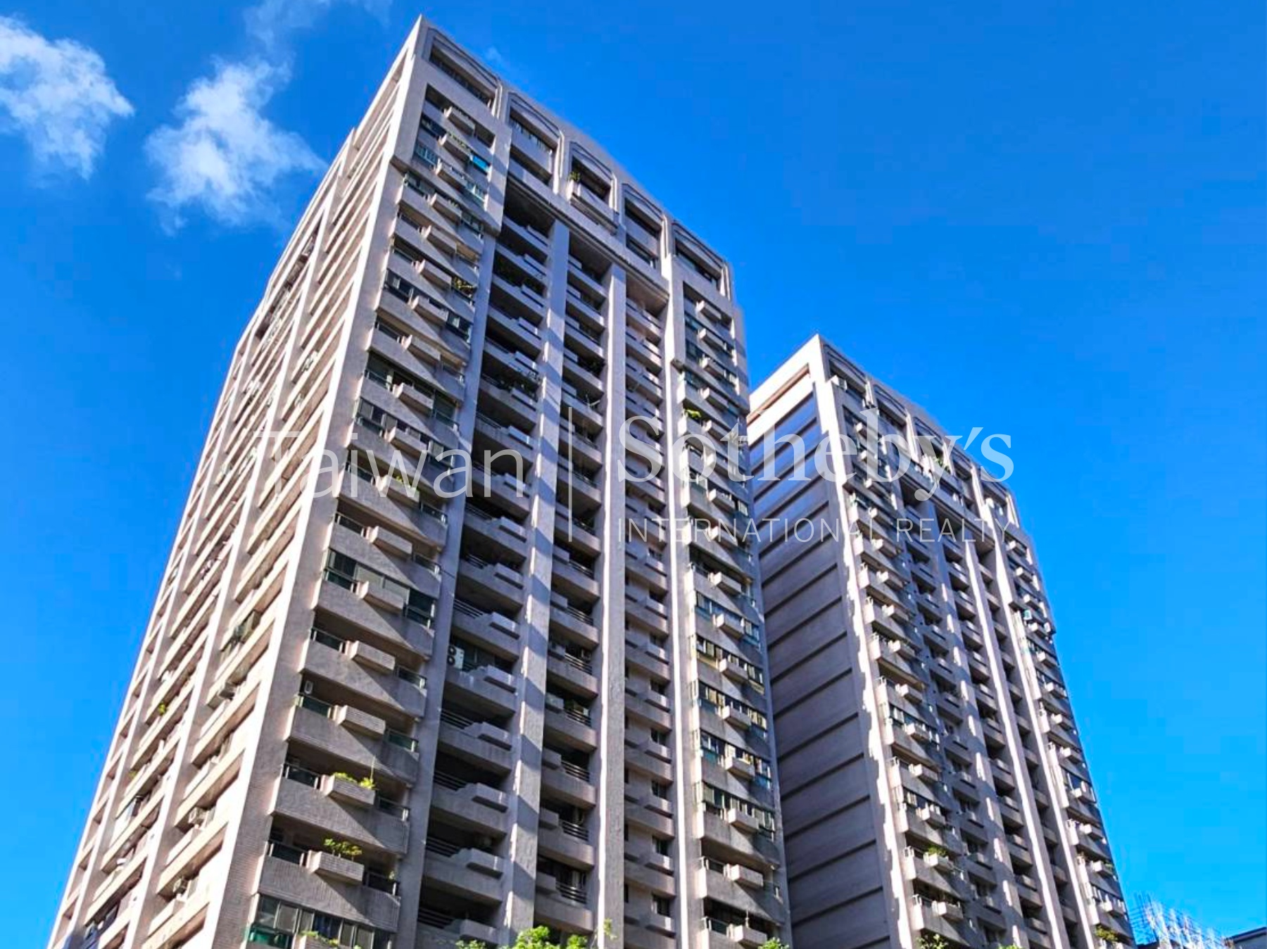 國際名紳邊間二房