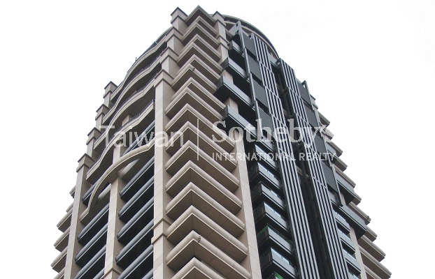 揚昇君臨景觀鋼骨高樓建物外觀