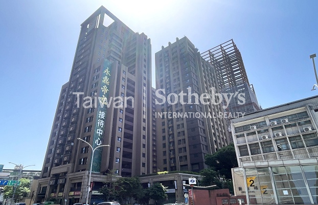 永鼎帝京層峰樓中樓A1建物外觀