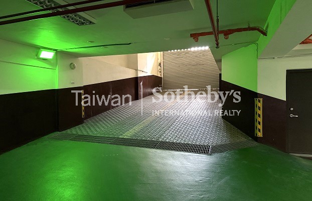 明德陽明書院挑高景觀樓中樓停車空間