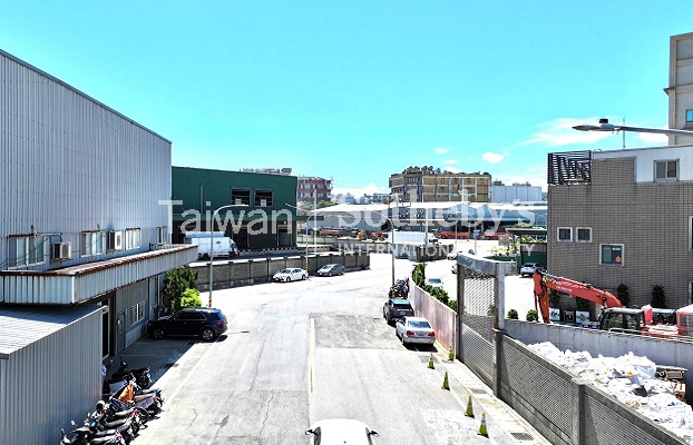 南崁costco大馬路挑高10米鋼構廠房現場實景