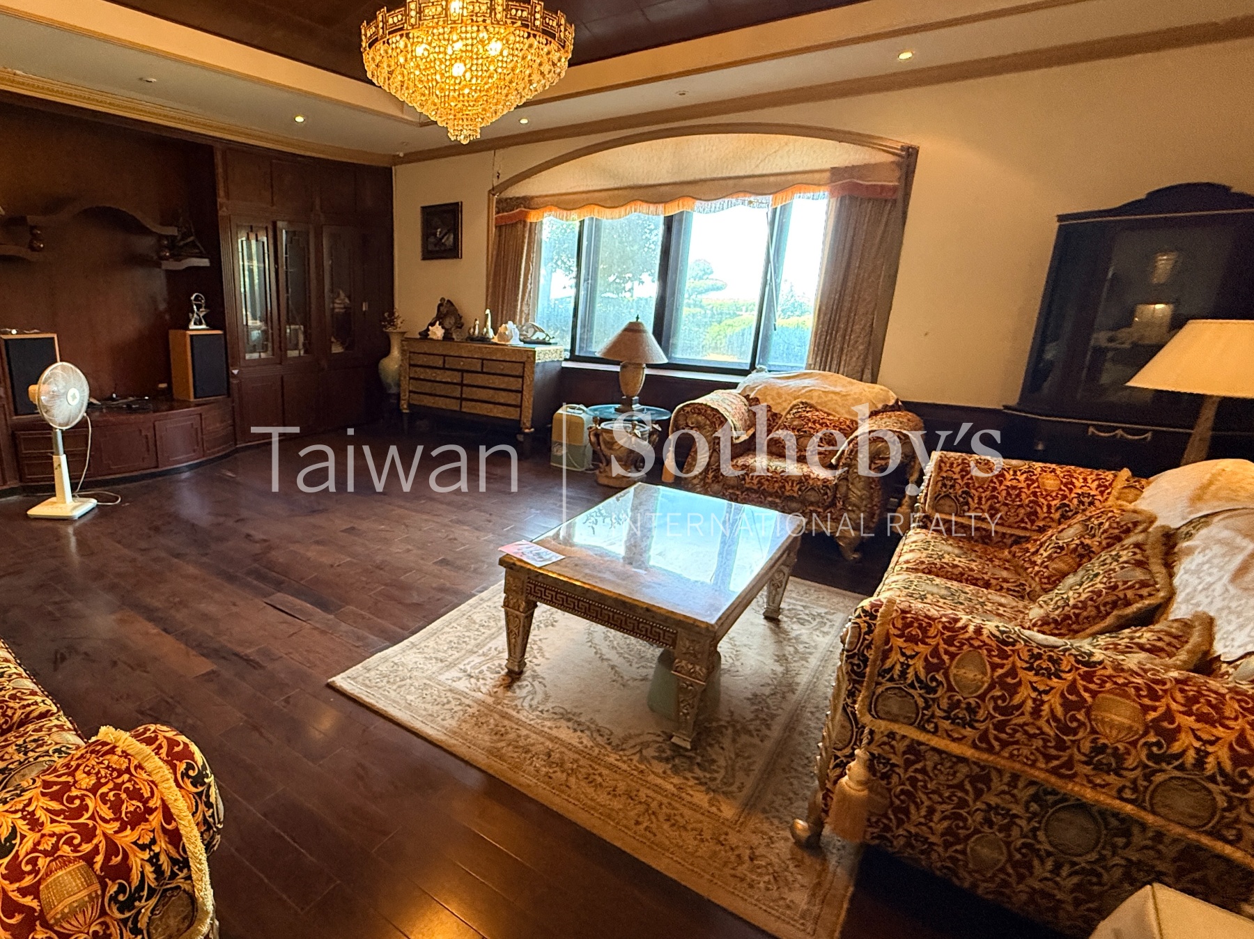 淡水小坪頂千坪秘境泳池別墅室內照