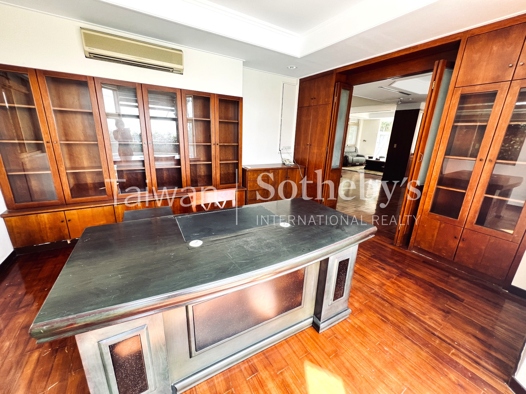 紅頂山城景觀別墅室內照