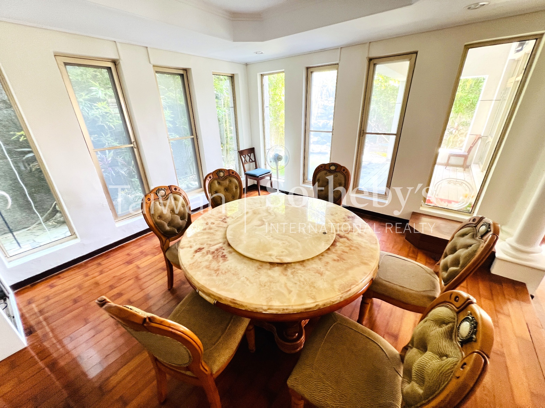 紅頂山城景觀別墅室內照