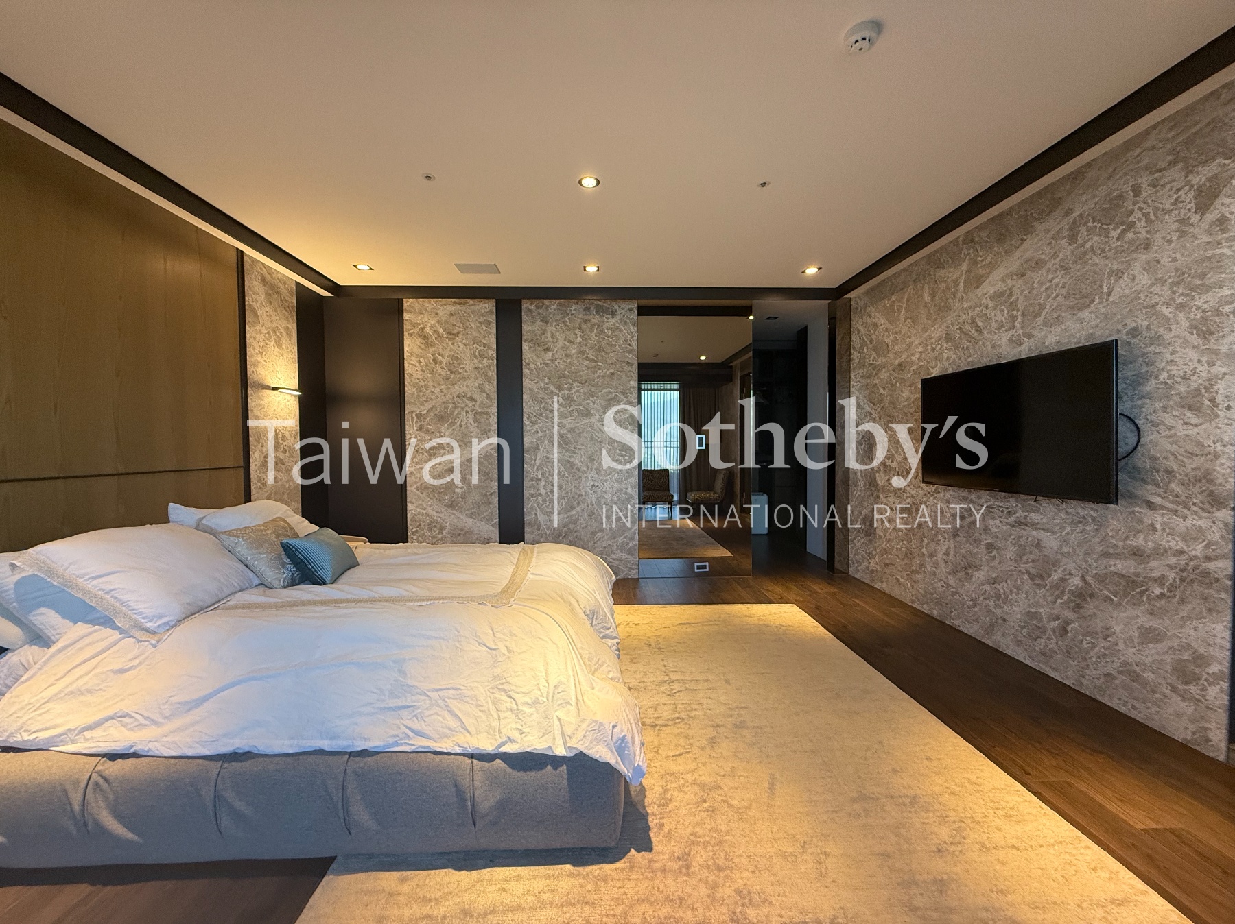 頤海大院 24 樓山河海景絕美戶室內照