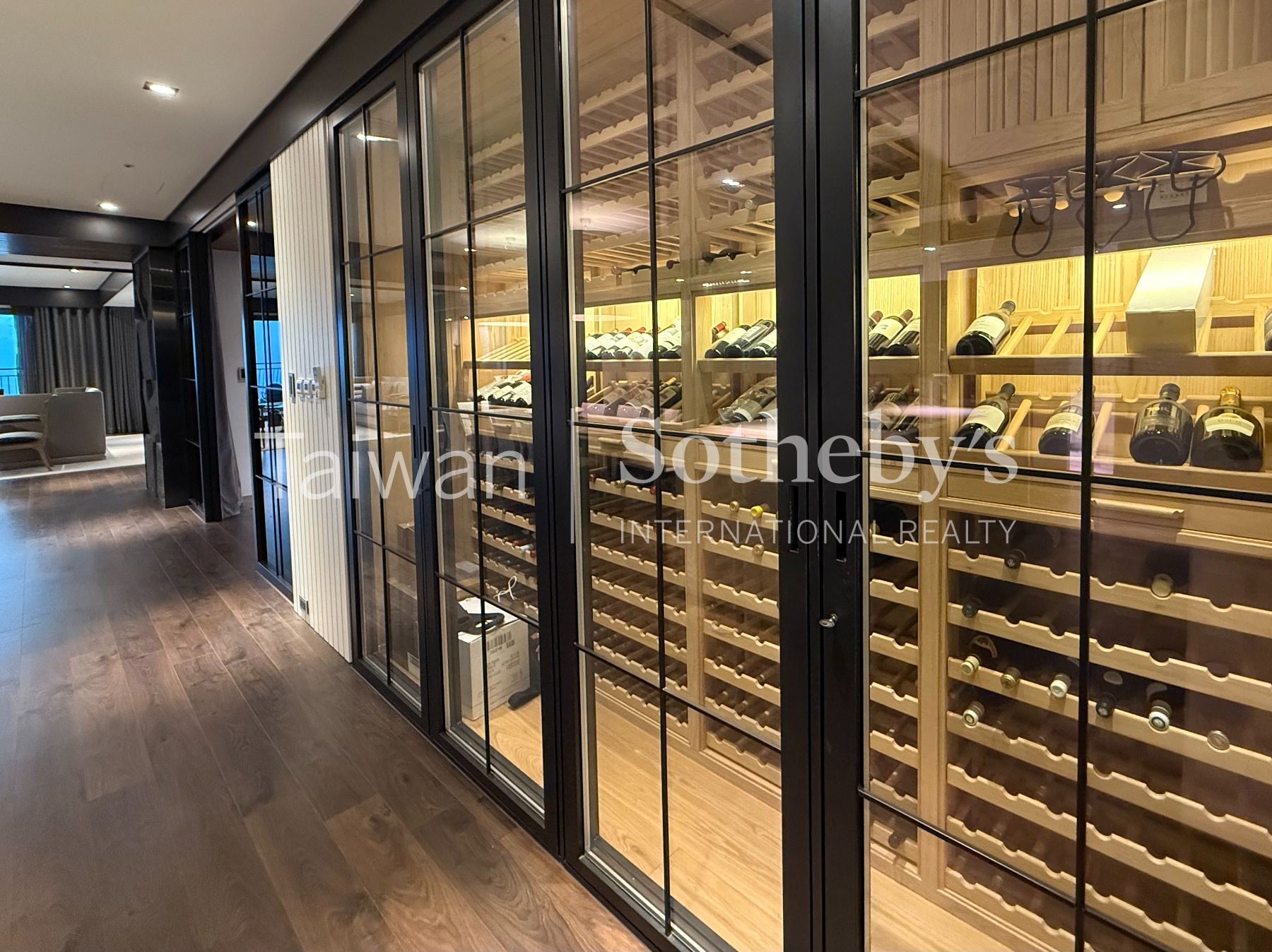 頤海大院 24 樓山河海景絕美戶室內照