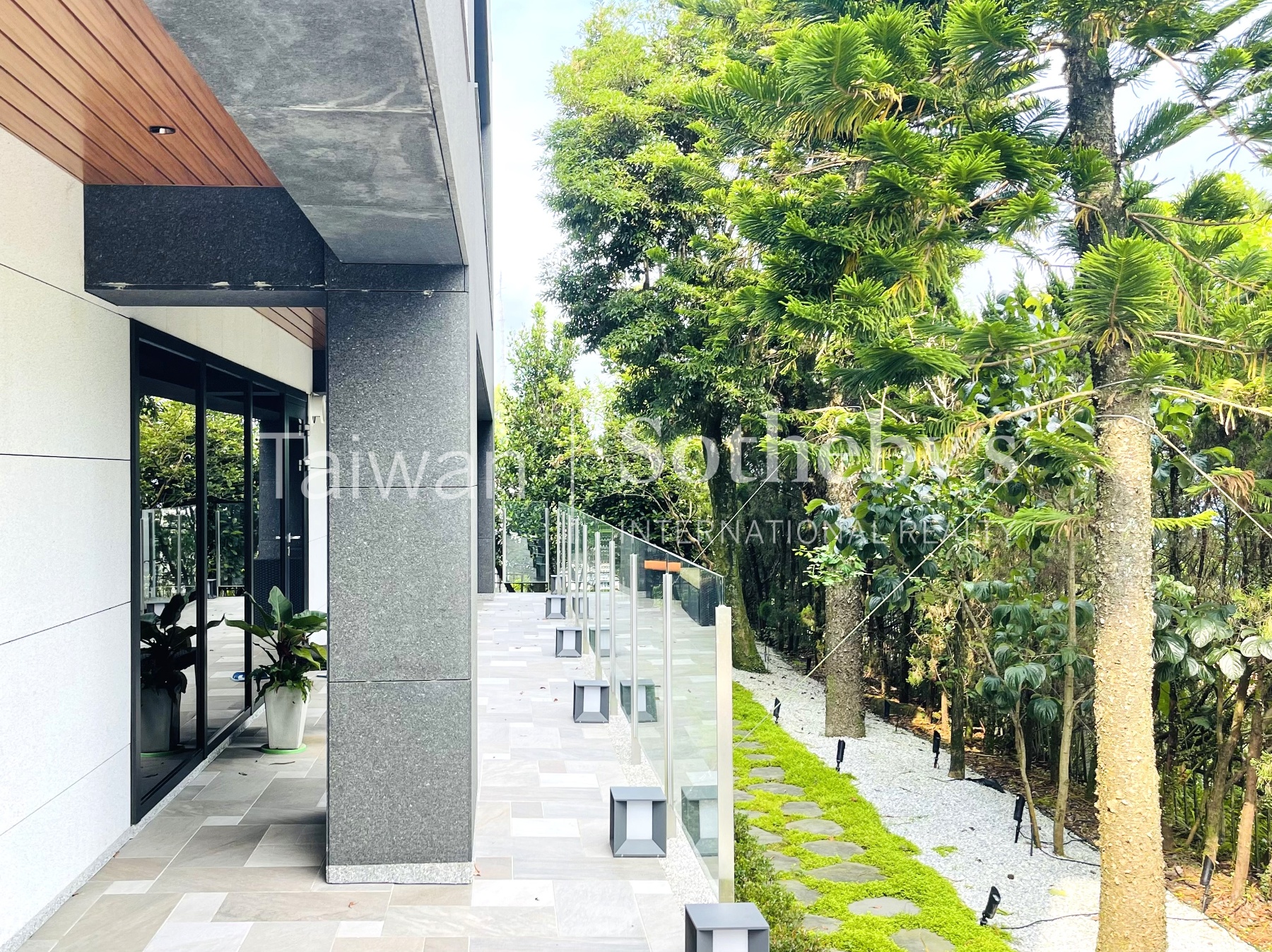 華城獨棟雲海電梯美墅現場實景