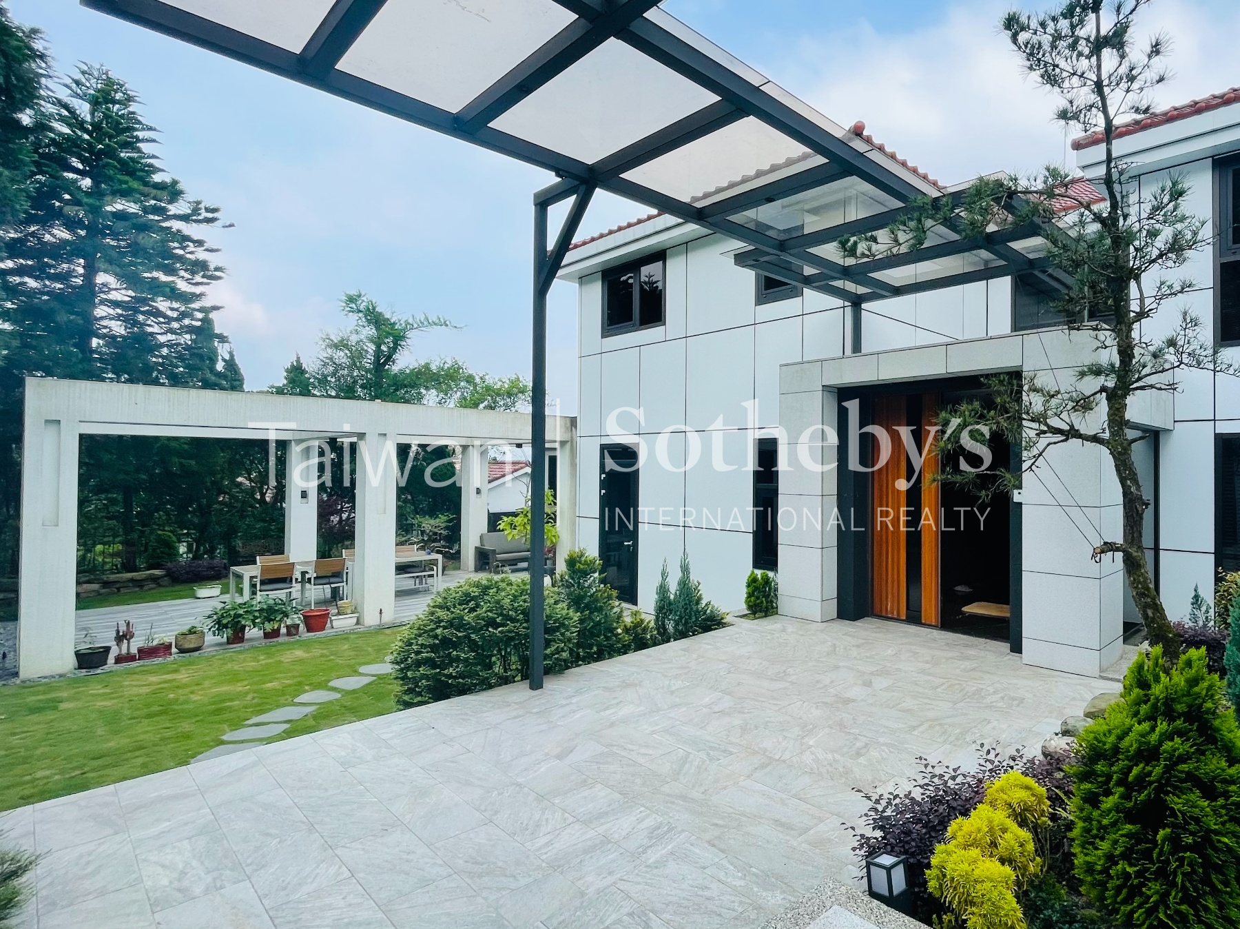 華城獨棟雲海電梯美墅現場實景