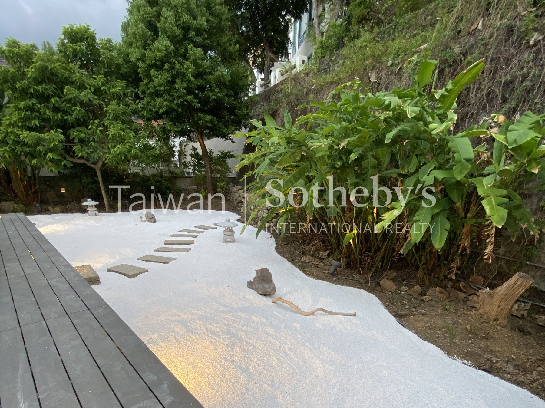 企業成功人士奢華比佛利招待會館庭院